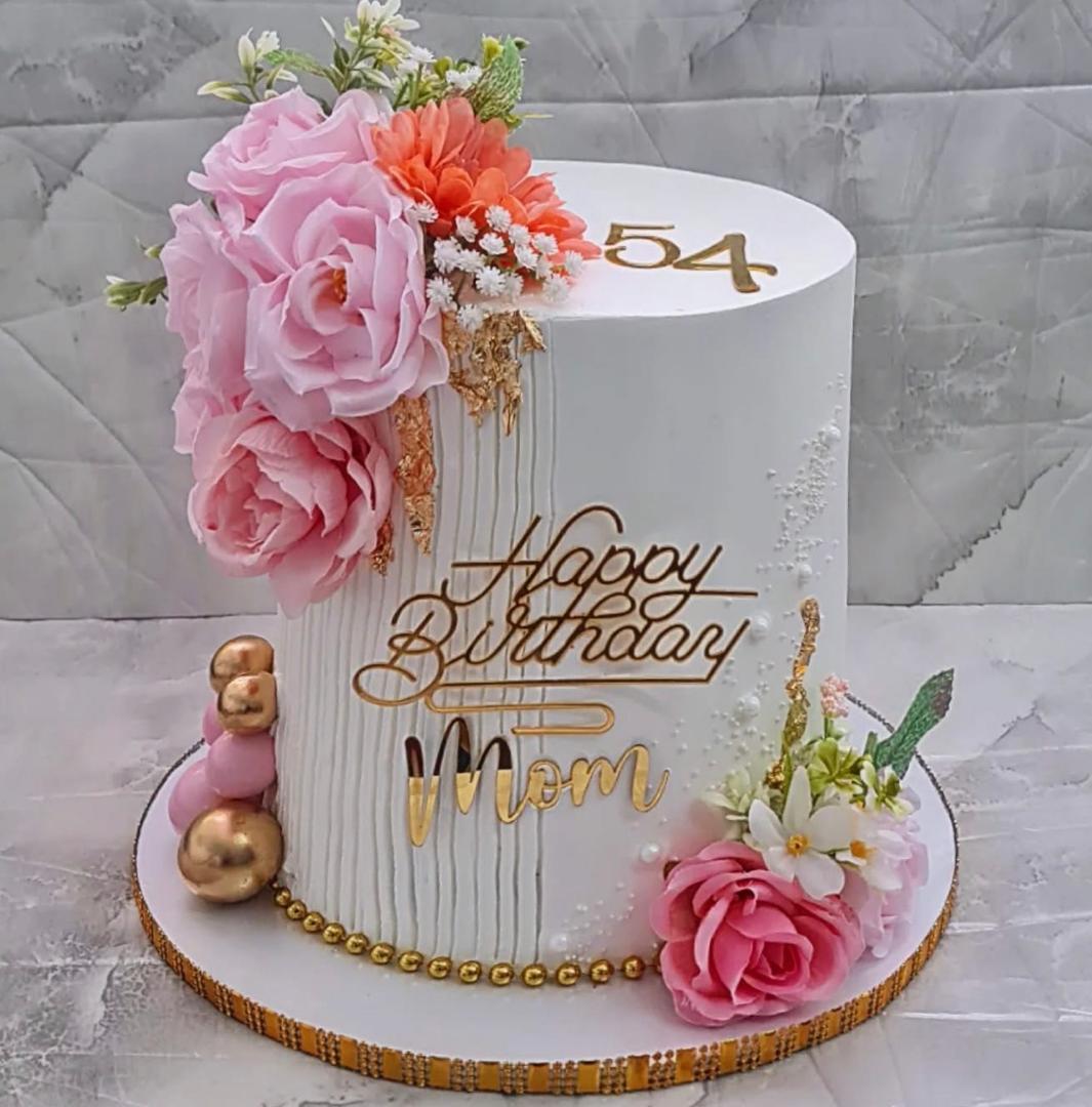 Custom Cakes in Ibadan- Wedding & Birthday Cakes-3